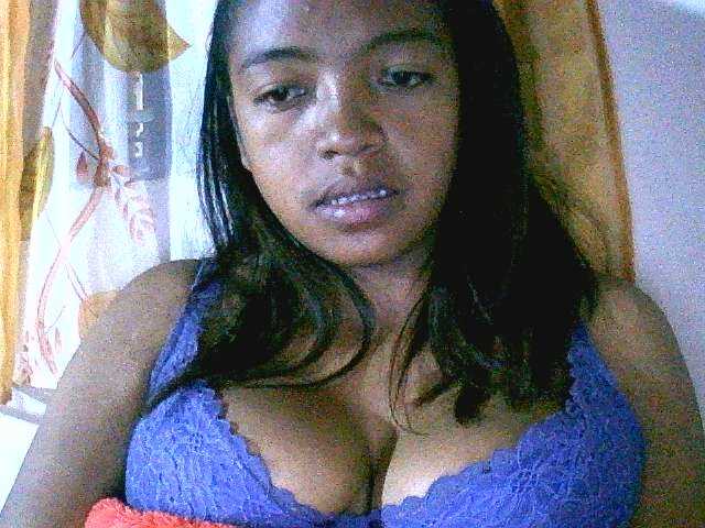 Live sex webcam photo for Aicha2 #276076406