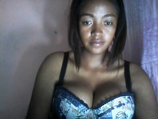 Live sex webcam photo for Aicha2 #276355523