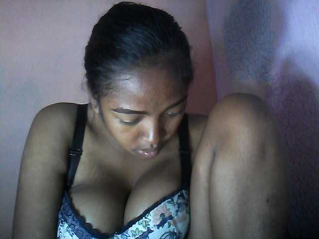 Live sex webcam photo for Aicha2 #276368423