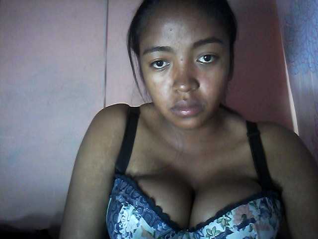 Live sex webcam photo for Aicha2 #276377475