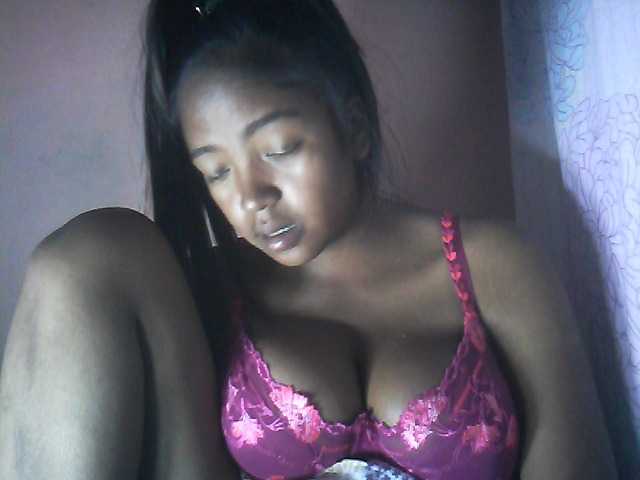 Live sex webcam photo for Aicha2 #276403069