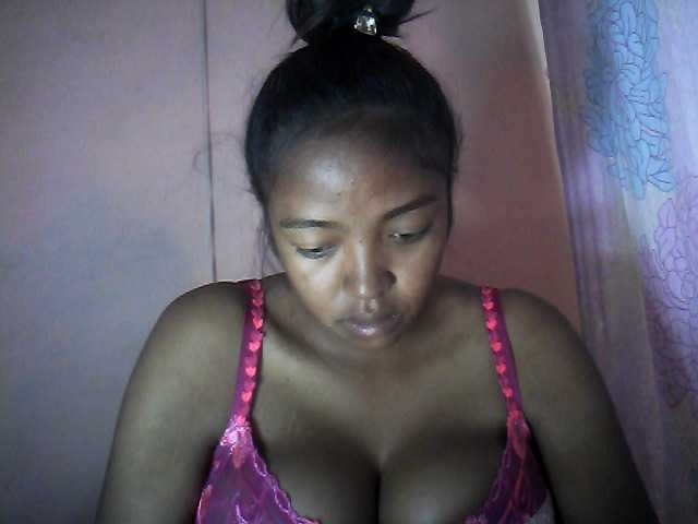 Live sex webcam photo for Aicha2 #276409378