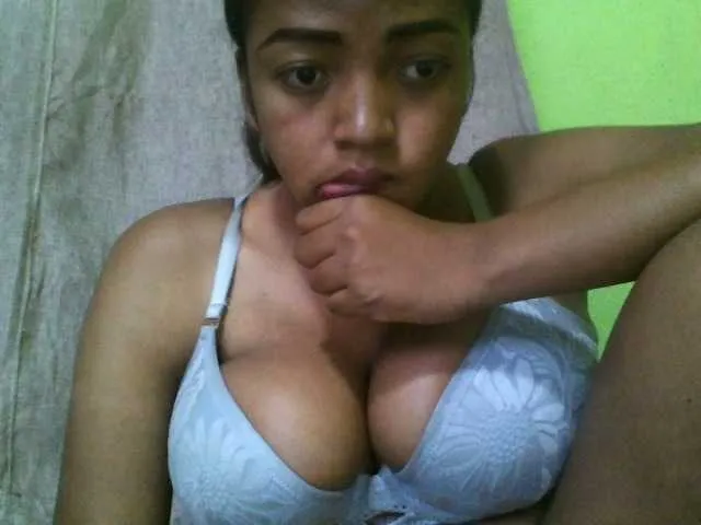 Live sex webcam photo for Aicha2 #276537384