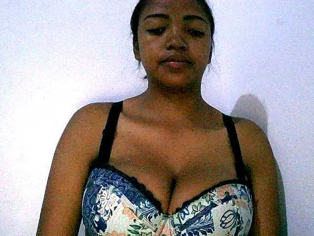 Live sex webcam photo for Aicha2 #276567747