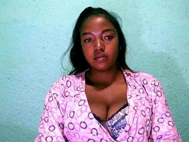 Live sex webcam photo for Aicha2 #277348388