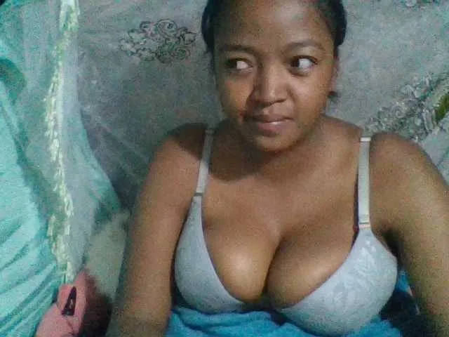 Live sex webcam photo for Aicha2 #277971731