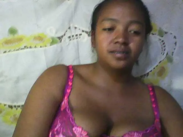 Live sex webcam photo for Aicha2 #278076402