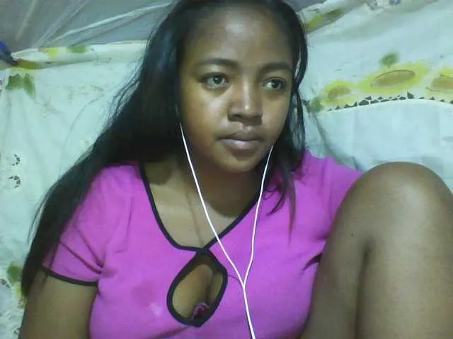 Live sex webcam photo for Aicha2 #278120383