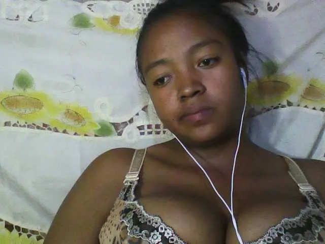 Live sex webcam photo for Aicha2 #278133378
