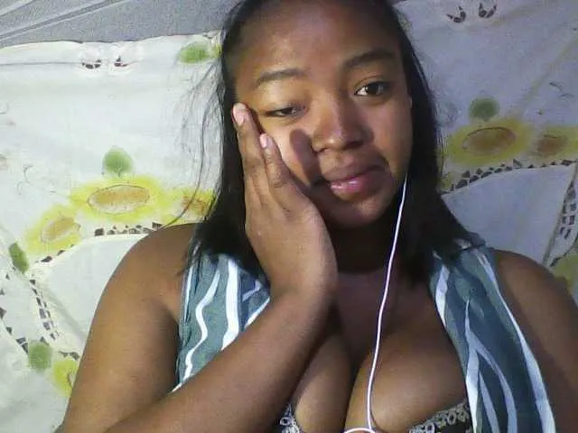 Live sex webcam photo for Aicha2 #278145379