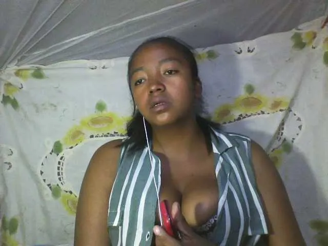 Live sex webcam photo for Aicha2 #278152225