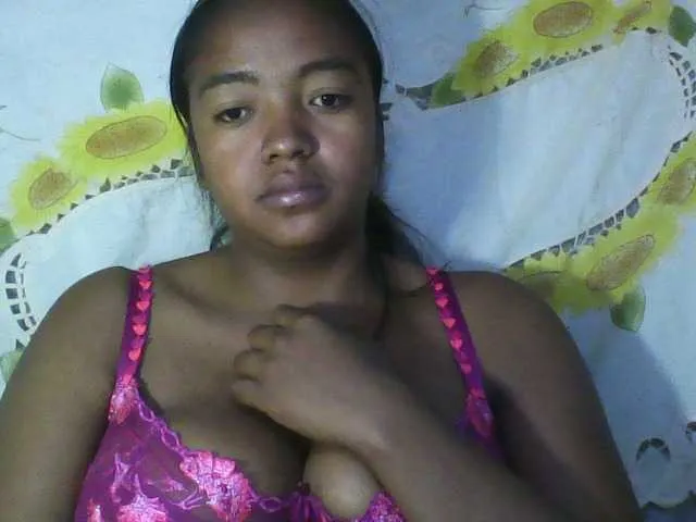 Live sex webcam photo for Aicha2 #278177201