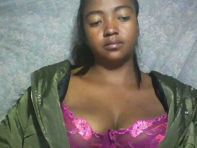 Live sex webcam photo for Aicha2 #278215829