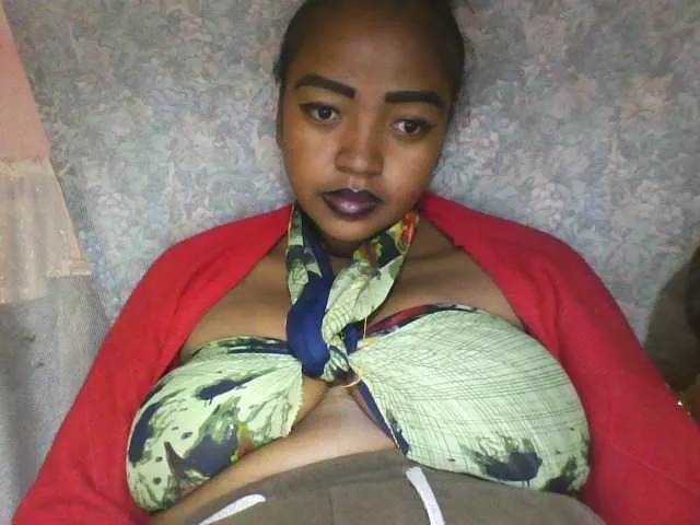 Live sex webcam photo for Aicha2 #278291828