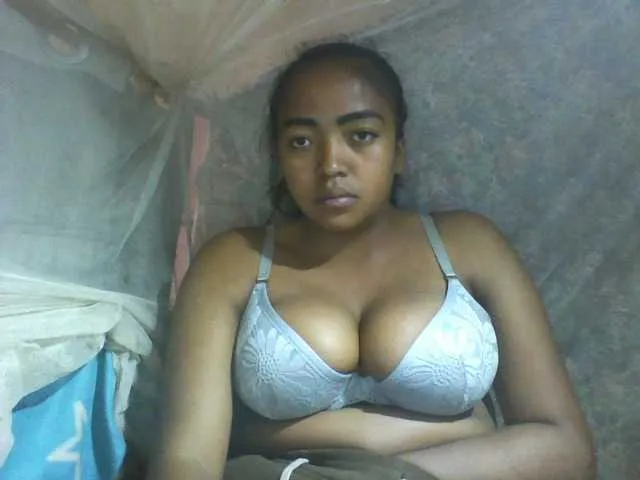 Live sex webcam photo for Aicha2 #278296963