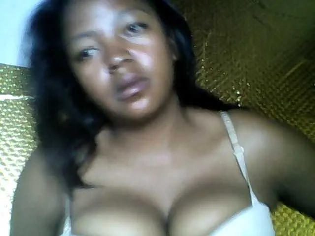 Live sex webcam photo for Aicha2 #289528428