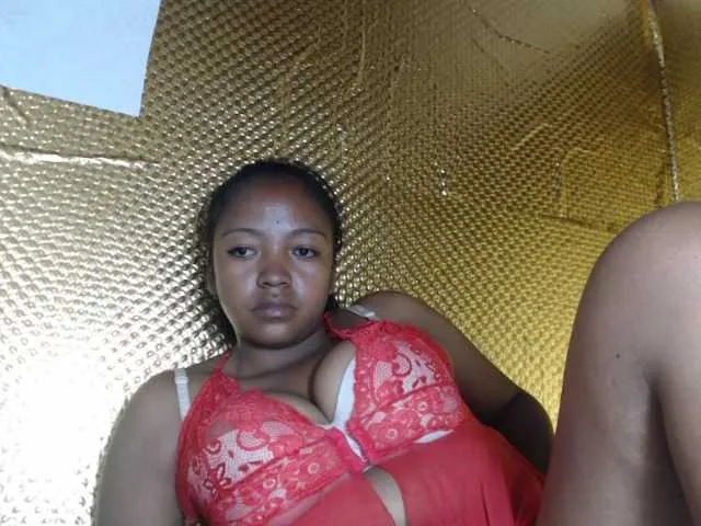 Live sex webcam photo for Aicha2 #289598374