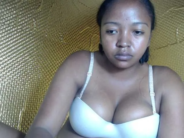 Live sex webcam photo for Aicha2 #289637553