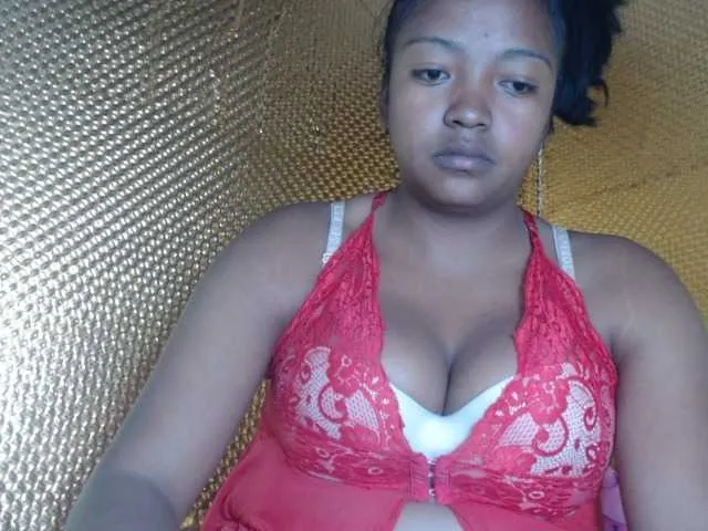 Live sex webcam photo for Aicha2 #289647835