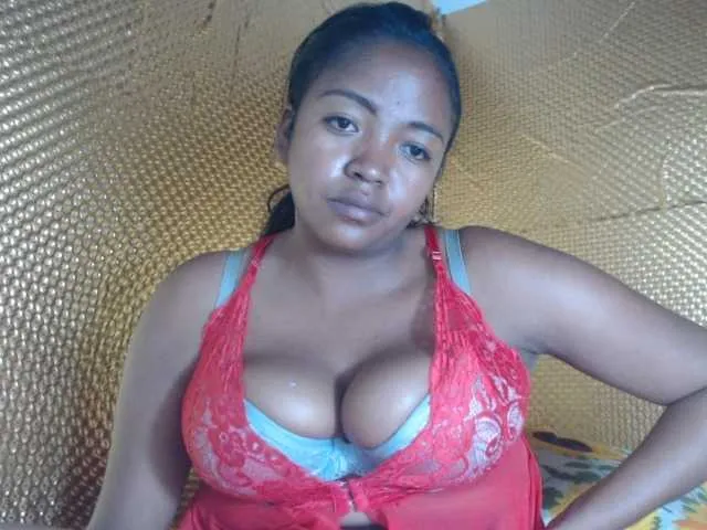 Live sex webcam photo for Aicha2 #289742440