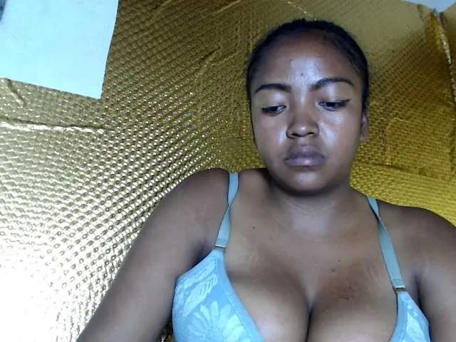 Live sex webcam photo for Aicha2 #289823112