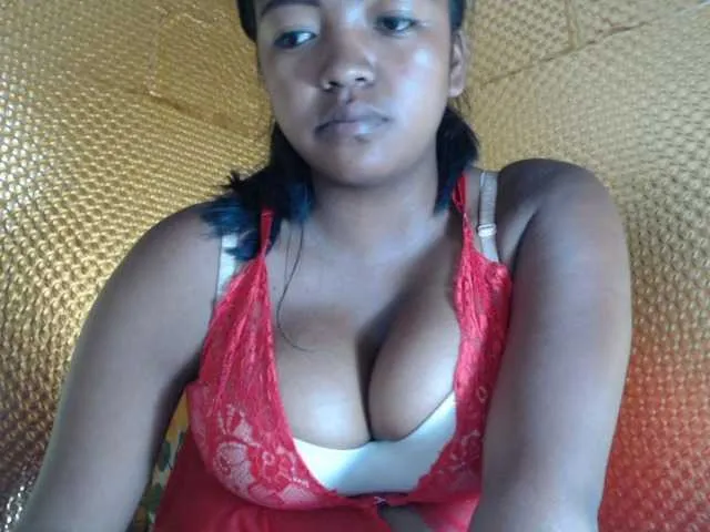 Live sex webcam photo for Aicha2 #289927922