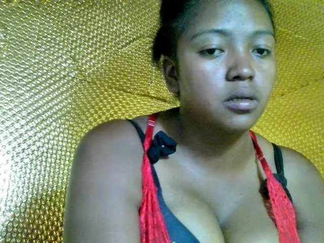 Live sex webcam photo for Aicha2 #290028411