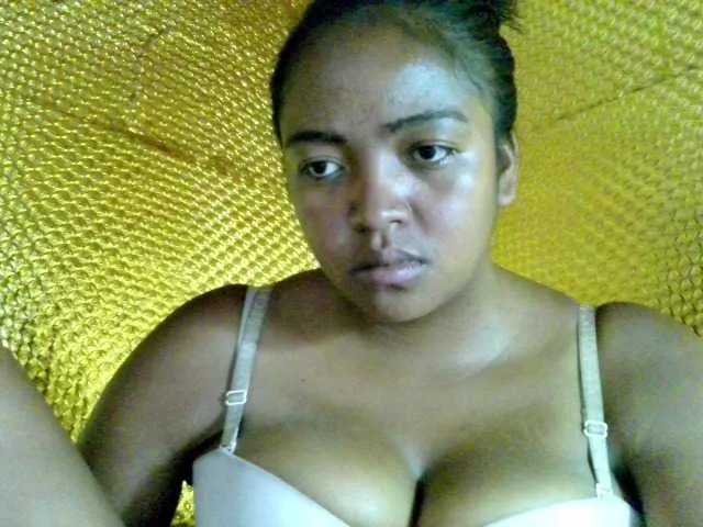 Live sex webcam photo for Aicha2 #290036499