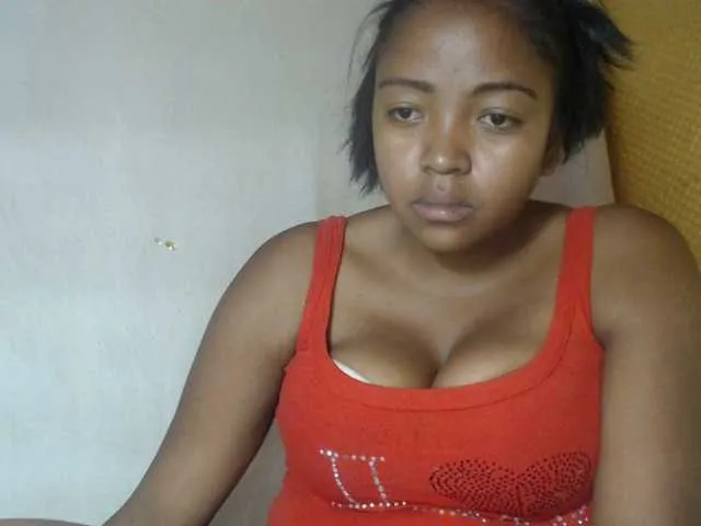 Live sex webcam photo for Aicha2 #290045965