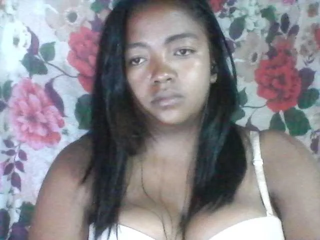 Live sex webcam photo for Aicha2 #290145550