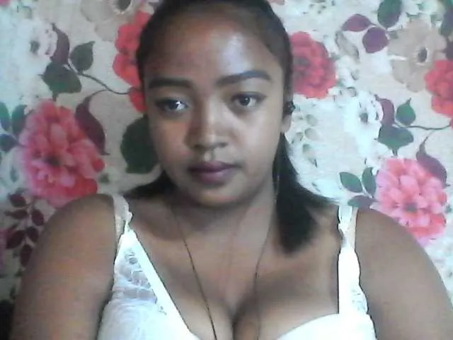 Live sex webcam photo for Aicha2 #290150165