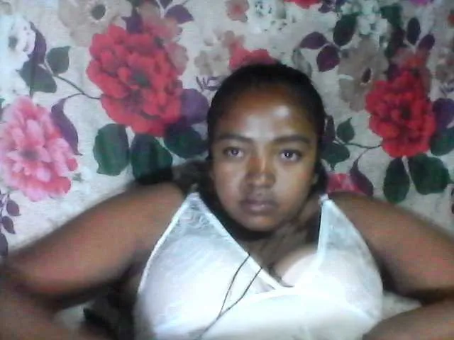 Live sex webcam photo for Aicha2 #290151487