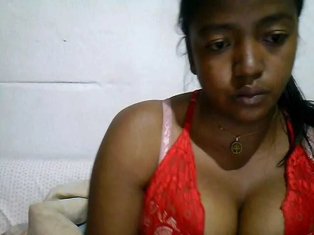 Live sex webcam photo for Aicha2 #291360723