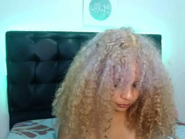 Live sex webcam photo for AidaWell #277002394