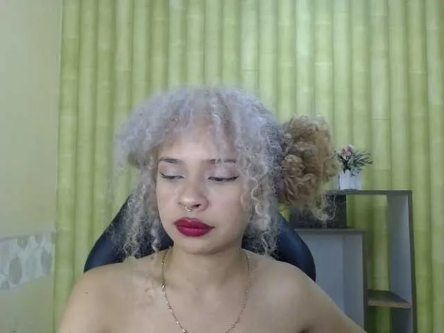 Live sex webcam photo for AidaWell #277032678