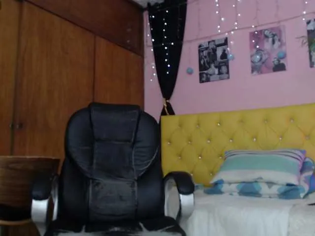 Live sex webcam photo for Aidan-twink #290672383