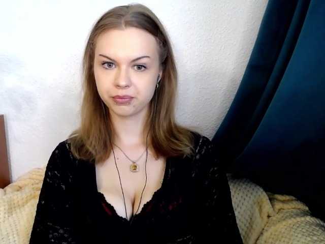 Live sex webcam photo for AileenGold #276381392