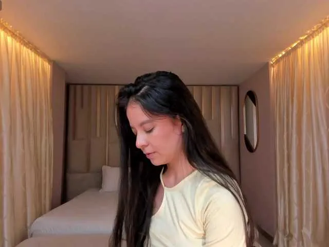 Live sex webcam photo for AileenVega #277007758