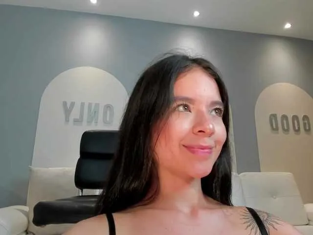 Live sex webcam photo for AileenVega #277280916