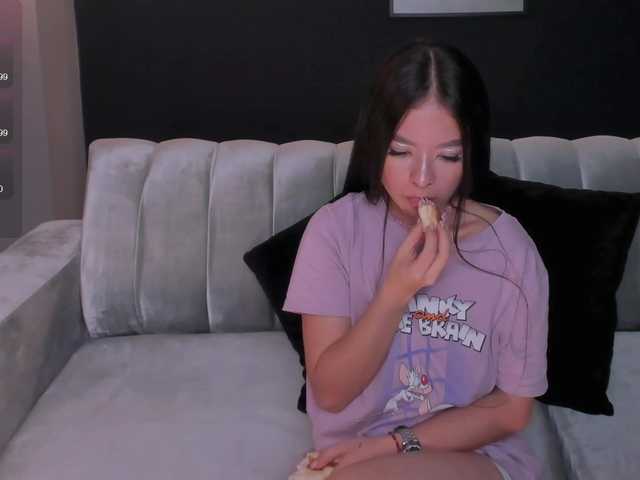 Live sex webcam photo for AileenVega #277955276