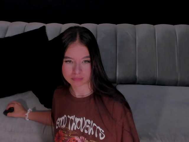 Live sex webcam photo for AileenVega #277968602