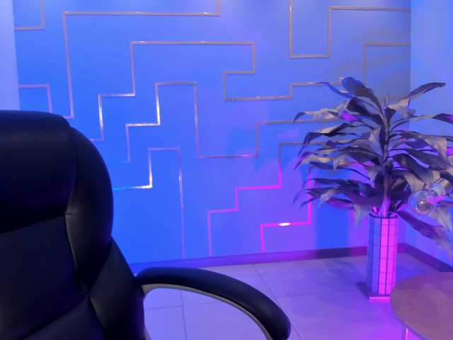 Live sex webcam photo for AileenVega #290343376