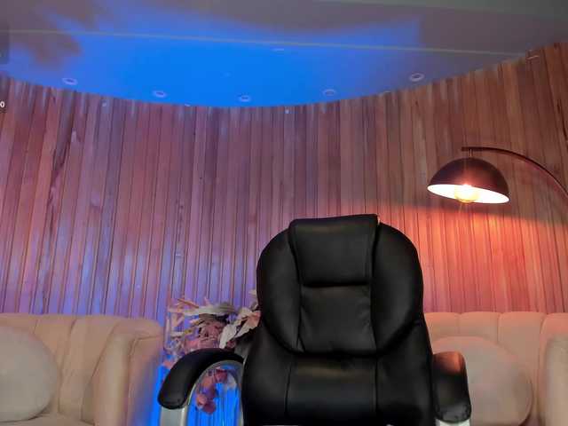 Live sex webcam photo for AileenVega #290684156