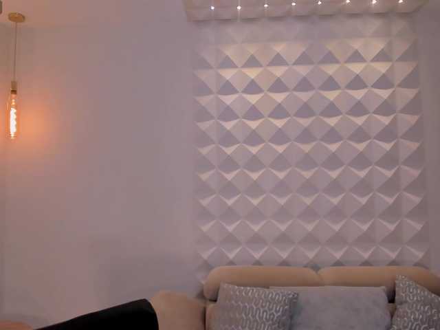 Live sex webcam photo for AileenVega #290702392