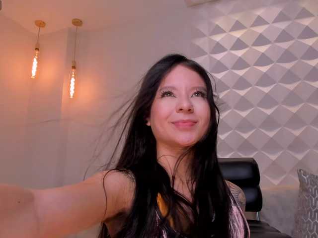 Live sex webcam photo for AileenVega #290731634