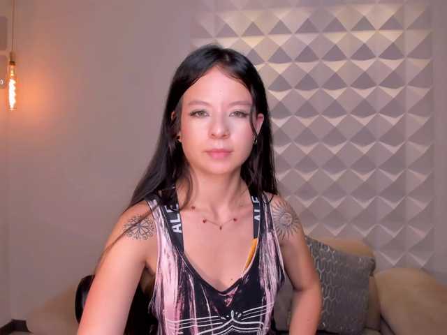 Live sex webcam photo for AileenVega #290733277