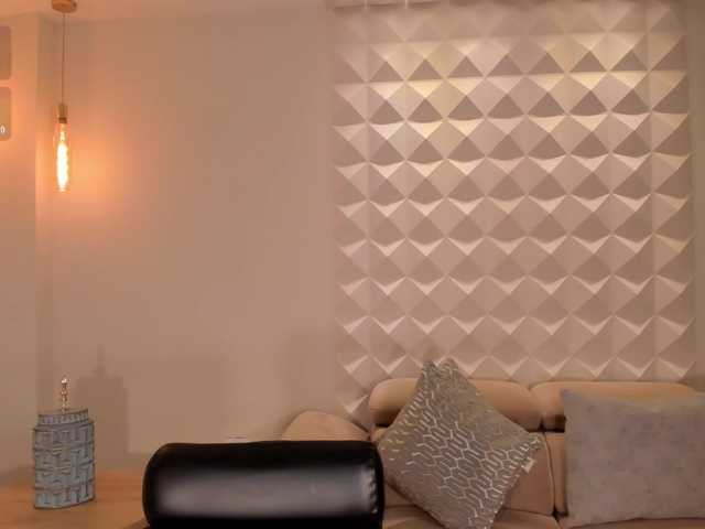 Live sex webcam photo for AileenVega #290751762