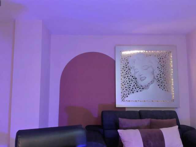 Live sex webcam photo for AileenVega #290793780