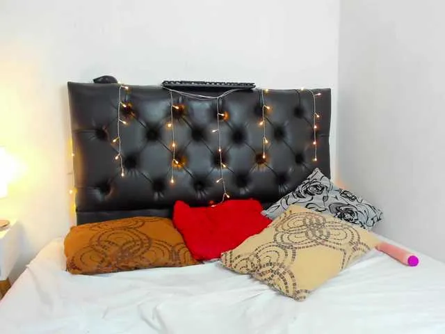 Live sex webcam photo for Ailyn #272051267