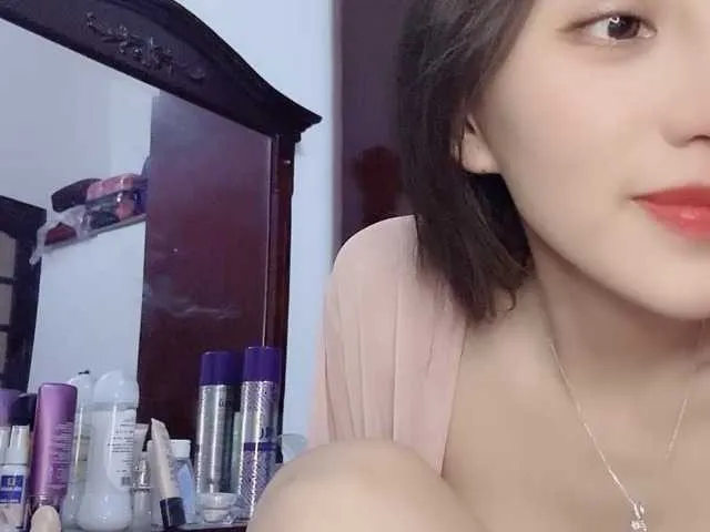 Live sex webcam photo for Aimee120 #290279070
